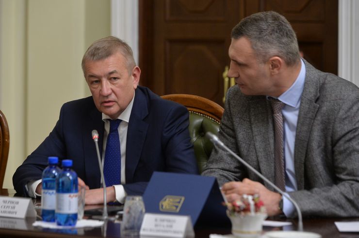 Урочисті заходи до Дня місцевого самоврядування за участю Голови Верховної Ради України Руслана Стефанчука.
В Урочистих заходах до Дня місцевого самоврядування взяли участь: перший заступник Голови Верховної Ради Олександр Корнієнко,  заступник Голови Верховної Ради Олена Кондратюк , голови профільних комітетів Верховної Ради України, представники Офісу Президента України та Уряду, керівництво Апарату Верховної Ради України, голови всеукраїнських асоціацій органів місцевого самоврядування, посадові особи  місцевого самоврядування та депутати місцевих рад, які представлені до нагородження відзнаками Верховної Ради України.
Чернов , Кличко
