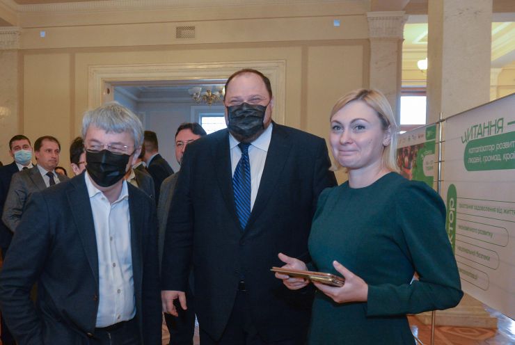 Голова Верховної Ради України Руслан Стефанчук взяв участь у відкритті книжкової виставки до 30-ї річниці Незалежності України.

У відкритті виставки також візьмуть участь: голова Комітету Верховної Ради України з питань гуманітарної та інформаційної політики Микита Потураєв, Міністр культури та інформаційної політики України Олександр Ткаченко, народна депутатка України, заступниця голови Комітету, голова підкомітету з питань інформаційної політики Комітету Верховної Ради України з питань гуманітарної та інформаційної політики Євгенія Кравчук, директорка Українського інституту книги Олександра Коваль 