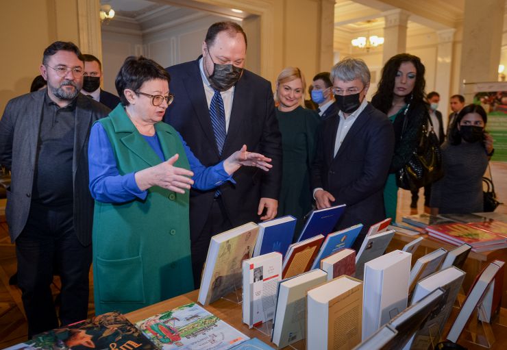 Голова Верховної Ради України Руслан Стефанчук взяв участь у відкритті книжкової виставки до 30-ї річниці Незалежності України.

У відкритті виставки також візьмуть участь: голова Комітету Верховної Ради України з питань гуманітарної та інформаційної політики Микита Потураєв, Міністр культури та інформаційної політики України Олександр Ткаченко, народна депутатка України, заступниця голови Комітету, голова підкомітету з питань інформаційної політики Комітету Верховної Ради України з питань гуманітарної та інформаційної політики Євгенія Кравчук, директорка Українського інституту книги Олександра Коваль 