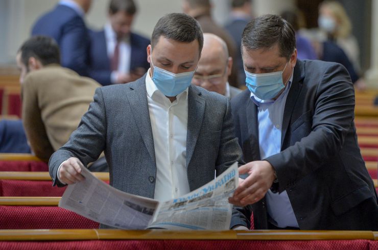 Пленарне засідання Верховної Ради України.

Голова Верховної Ради України Руслан Стефанчук відкрив пленарне засідання. 
Руслан Стефанчук зазначив, що сьогодні - День вшанування учасників ліквідації наслідків аварії на ЧАЕС.
Народні депутати хвилиною мовчання вшанували пам’ять загиблих ліквідаторів та жертв Чорнобильської трагедії.  

Прийнято Закон 