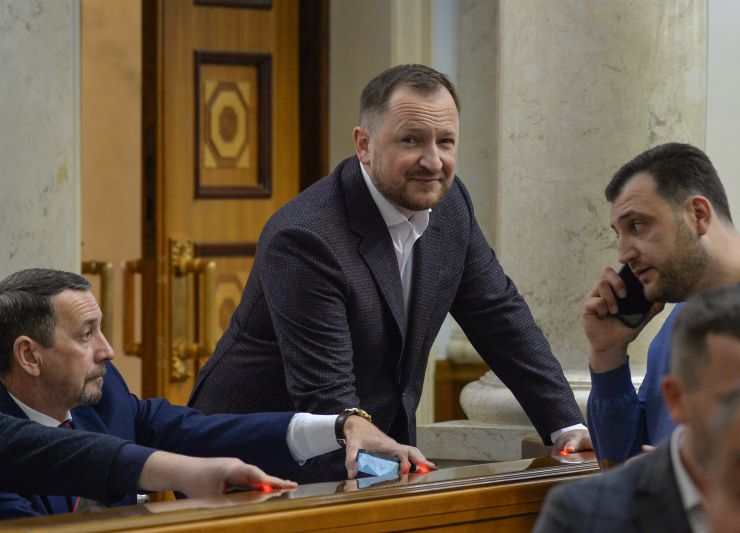 Пленарне засідання Верховної Ради України.

Голова Верховної Ради України Руслан Стефанчук відкрив пленарне засідання. 
Руслан Стефанчук зазначив, що сьогодні - День вшанування учасників ліквідації наслідків аварії на ЧАЕС.
Народні депутати хвилиною мовчання вшанували пам’ять загиблих ліквідаторів та жертв Чорнобильської трагедії.  

Прийнято Закон 