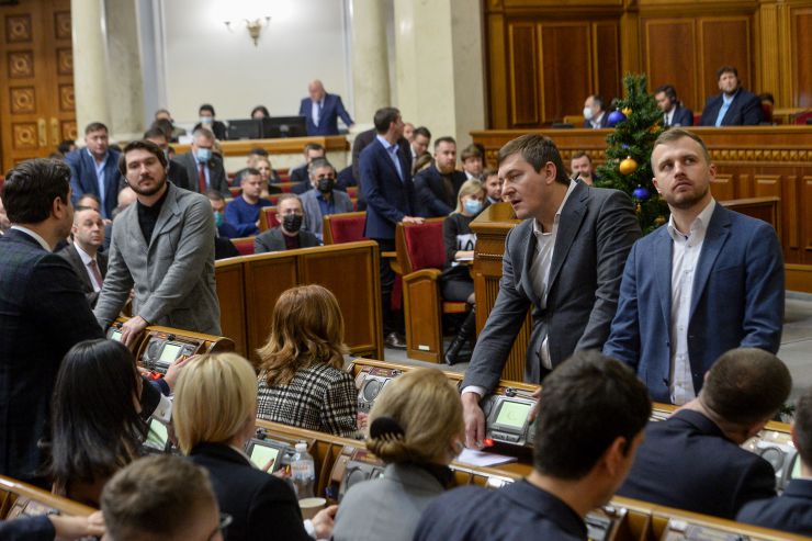 Пленарне засідання Верховної Ради України.

Голова Верховної Ради України Руслан Стефанчук відкрив пленарне засідання. 
Руслан Стефанчук зазначив, що сьогодні - День вшанування учасників ліквідації наслідків аварії на ЧАЕС.
Народні депутати хвилиною мовчання вшанували пам’ять загиблих ліквідаторів та жертв Чорнобильської трагедії.  

Прийнято Закон 