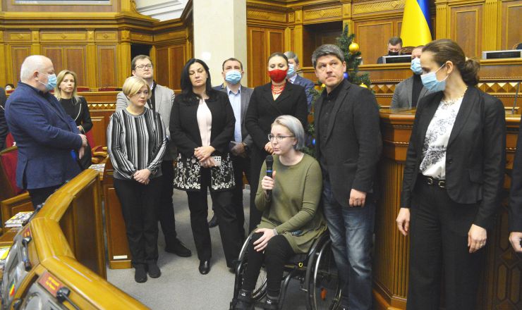Пленарне засідання Верховної Ради України.

Голова Верховної Ради України Руслан Стефанчук відкрив пленарне засідання.

Народні депутати розглянули питання про призначення членів Національної ради України з питань телебачення і радіомовлення на три вакантні посади за квотою Верховної Ради України.
Голова Комітету з питань гуманітарної та інформаційної політики Микита Потураєв у виступі повідомив, що Комітет розглянув на своєму засіданні результати конкурсу про відбір кандидатів на заміщення трьох вакантних посад за квотою Верховної Ради України і рекомендує провести рейтингове голосування щодо 13 кандидатур.
На вакантні посади членів Національної ради України з питань телебачення і радіомовлення призначено Олександра Бурмакіна, Ольгу Герасим’юк і Олега Черниша.
Зінкевич
