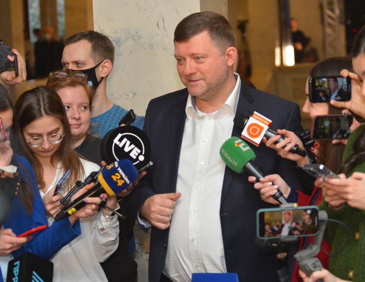 Пленарне засідання Верховної Ради України.

Голова Верховної Ради України Руслан Стефанчук відкрив пленарне засідання.

Народні депутати розглянули питання про призначення членів Національної ради України з питань телебачення і радіомовлення на три вакантні посади за квотою Верховної Ради України.
Голова Комітету з питань гуманітарної та інформаційної політики Микита Потураєв у виступі повідомив, що Комітет розглянув на своєму засіданні результати конкурсу про відбір кандидатів на заміщення трьох вакантних посад за квотою Верховної Ради України і рекомендує провести рейтингове голосування щодо 13 кандидатур.
На вакантні посади членів Національної ради України з питань телебачення і радіомовлення призначено Олександра Бурмакіна, Ольгу Герасим’юк і Олега Черниша.
Брифінг Олександра Корнієнко 
