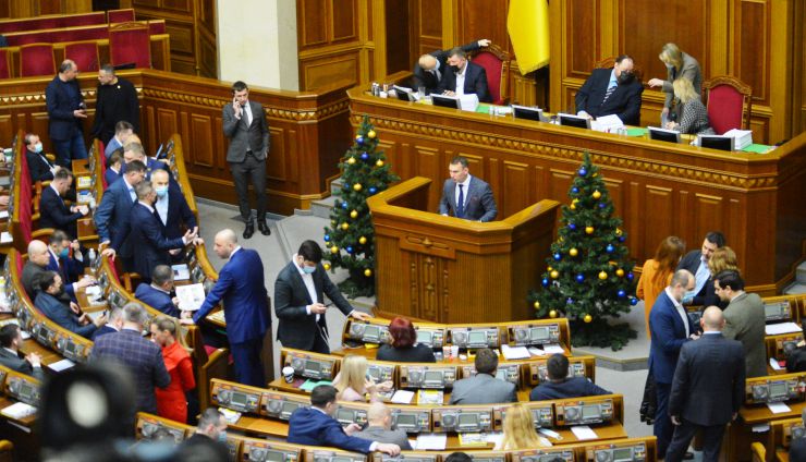 Пленарне засідання Верховної Ради України.

Голова Верховної Ради України Руслан Стефанчук відкрив пленарне засідання.

Народні депутати розглянули питання про призначення членів Національної ради України з питань телебачення і радіомовлення на три вакантні посади за квотою Верховної Ради України.
Голова Комітету з питань гуманітарної та інформаційної політики Микита Потураєв у виступі повідомив, що Комітет розглянув на своєму засіданні результати конкурсу про відбір кандидатів на заміщення трьох вакантних посад за квотою Верховної Ради України і рекомендує провести рейтингове голосування щодо 13 кандидатур.
На вакантні посади членів Національної ради України з питань телебачення і радіомовлення призначено Олександра Бурмакіна, Ольгу Герасим’юк і Олега Черниша.
