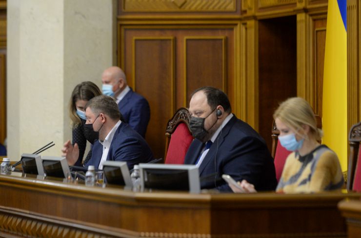 Пленарне засідання Верховної Ради України. 
 
Голова Верховної Ради України Руслан Стефанчук відкрив пленарне засідання.
Головуючий повідомив, що у засіданні беруть участь Прем’єр-міністр Денис Шмигаль та члени Кабінету Міністрів.
Руслан Стефанчук повідомив, що за пропозицією депутатських фракцій і груп народні депутати заслухають інформацію Прем'єр-міністра України про соціально-економічну ситуацію в Україні та заходи Уряду з вирішення проблемних питань.
Прийнято Закон 