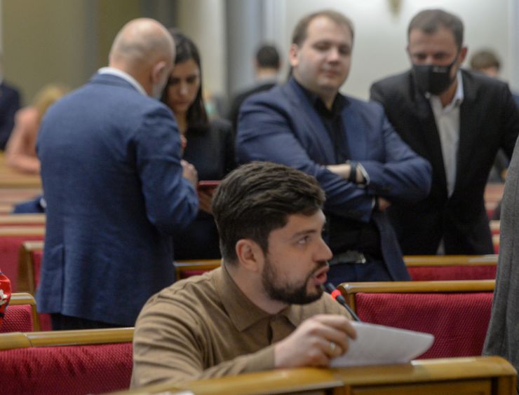 Пленарне засідання Верховної Ради України. 
 
Голова Верховної Ради України Руслан Стефанчук відкрив пленарне засідання.
Головуючий повідомив, що у засіданні беруть участь Прем’єр-міністр Денис Шмигаль та члени Кабінету Міністрів.
Руслан Стефанчук повідомив, що за пропозицією депутатських фракцій і груп народні депутати заслухають інформацію Прем'єр-міністра України про соціально-економічну ситуацію в Україні та заходи Уряду з вирішення проблемних питань.
Прийнято Закон 