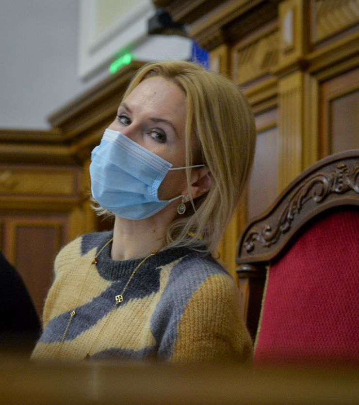 Пленарне засідання Верховної Ради України. 
 
Голова Верховної Ради України Руслан Стефанчук відкрив пленарне засідання.
Головуючий повідомив, що у засіданні беруть участь Прем’єр-міністр Денис Шмигаль та члени Кабінету Міністрів.
Руслан Стефанчук повідомив, що за пропозицією депутатських фракцій і груп народні депутати заслухають інформацію Прем'єр-міністра України про соціально-економічну ситуацію в Україні та заходи Уряду з вирішення проблемних питань.
Прийнято Закон 