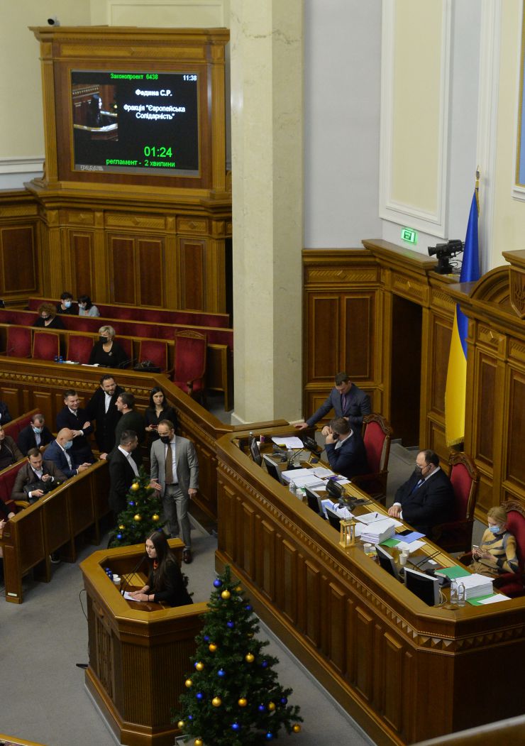 Пленарне засідання Верховної Ради України. 
 
Голова Верховної Ради України Руслан Стефанчук відкрив пленарне засідання.
Головуючий повідомив, що у засіданні беруть участь Прем’єр-міністр Денис Шмигаль та члени Кабінету Міністрів.
Руслан Стефанчук повідомив, що за пропозицією депутатських фракцій і груп народні депутати заслухають інформацію Прем'єр-міністра України про соціально-економічну ситуацію в Україні та заходи Уряду з вирішення проблемних питань.
Прийнято Закон 