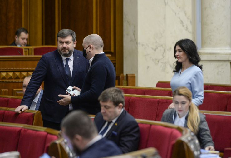 Пленарне засідання Верховної Ради України. 
 
Голова Верховної Ради України Руслан Стефанчук відкрив пленарне засідання.
Головуючий повідомив, що у засіданні беруть участь Прем’єр-міністр Денис Шмигаль та члени Кабінету Міністрів.
Руслан Стефанчук повідомив, що за пропозицією депутатських фракцій і груп народні депутати заслухають інформацію Прем'єр-міністра України про соціально-економічну ситуацію в Україні та заходи Уряду з вирішення проблемних питань.
Прийнято Закон 