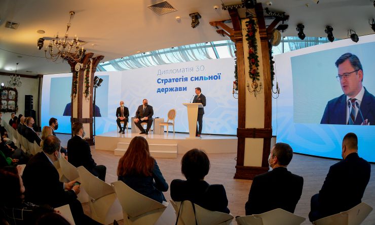 Голова Верховної Ради України Руслан Стефанчук взяв участь у Конференції Послів України «Дипломатія 30. Стратегія сильної держави», яка проходить у місті Івано-Франківськ (Конференц-зал готелю «Надія»)

Вітальне слово Міністра закордонних справ України Д.Кулеби.

Виступ Голови Верховної Ради України Р.Стефанчука в рамках об’єднаної пленарної сесії «Роль парламентської дипломатії у реалізації стратегії зовнішньополітичної діяльності України. Магістральні напрями розвитку держави».

Виступ Прем’єр-міністра України Д.Шмигаля в рамках об’єднаної пленарної сесії «Роль парламентської дипломатії у реалізації стратегії зовнішньополітичної діяльності України. Магістральні напрями розвитку держави».
