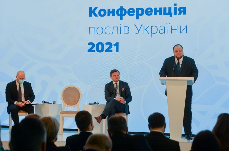 Голова Верховної Ради України Руслан Стефанчук взяв участь у Конференції Послів України «Дипломатія 30. Стратегія сильної держави», яка проходить у місті Івано-Франківськ (Конференц-зал готелю «Надія»)

Вітальне слово Міністра закордонних справ України Д.Кулеби.

Виступ Голови Верховної Ради України Р.Стефанчука в рамках об’єднаної пленарної сесії «Роль парламентської дипломатії у реалізації стратегії зовнішньополітичної діяльності України. Магістральні напрями розвитку держави».

Виступ Прем’єр-міністра України Д.Шмигаля в рамках об’єднаної пленарної сесії «Роль парламентської дипломатії у реалізації стратегії зовнішньополітичної діяльності України. Магістральні напрями розвитку держави».
