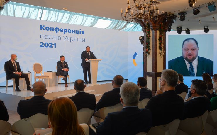 Голова Верховної Ради України Руслан Стефанчук взяв участь у Конференції Послів України «Дипломатія 30. Стратегія сильної держави», яка проходить у місті Івано-Франківськ (Конференц-зал готелю «Надія»)

Вітальне слово Міністра закордонних справ України Д.Кулеби.

Виступ Голови Верховної Ради України Р.Стефанчука в рамках об’єднаної пленарної сесії «Роль парламентської дипломатії у реалізації стратегії зовнішньополітичної діяльності України. Магістральні напрями розвитку держави».

Виступ Прем’єр-міністра України Д.Шмигаля в рамках об’єднаної пленарної сесії «Роль парламентської дипломатії у реалізації стратегії зовнішньополітичної діяльності України. Магістральні напрями розвитку держави».
