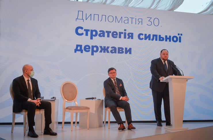 Голова Верховної Ради України Руслан Стефанчук взяв участь у Конференції Послів України «Дипломатія 30. Стратегія сильної держави», яка проходить у місті Івано-Франківськ (Конференц-зал готелю «Надія»)

Вітальне слово Міністра закордонних справ України Д.Кулеби.

Виступ Голови Верховної Ради України Р.Стефанчука в рамках об’єднаної пленарної сесії «Роль парламентської дипломатії у реалізації стратегії зовнішньополітичної діяльності України. Магістральні напрями розвитку держави».

Виступ Прем’єр-міністра України Д.Шмигаля в рамках об’єднаної пленарної сесії «Роль парламентської дипломатії у реалізації стратегії зовнішньополітичної діяльності України. Магістральні напрями розвитку держави».
