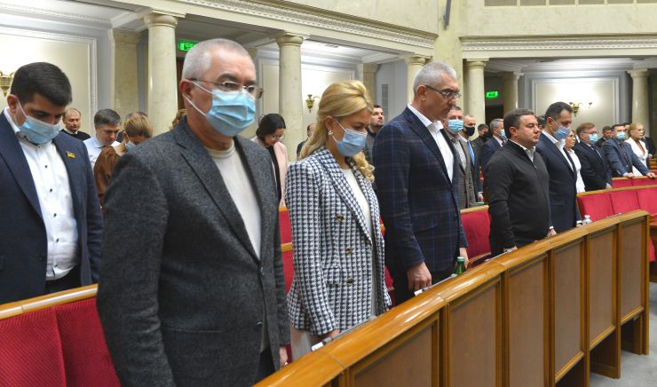 Пленарне засідання Верховної Ради України.

Голова Верховної Ради України Руслан Стефанчук відкрив пленарне засідання.
Руслан Стефанчук зазначив, що сьогодні Міжнародний день пам’яті жертв Голокосту. 
За пропозицією головуючого народні депутати хвилиною мовчання вшанували пам’ять жертв Голокосту.
Прийнято за основу проект Закону 