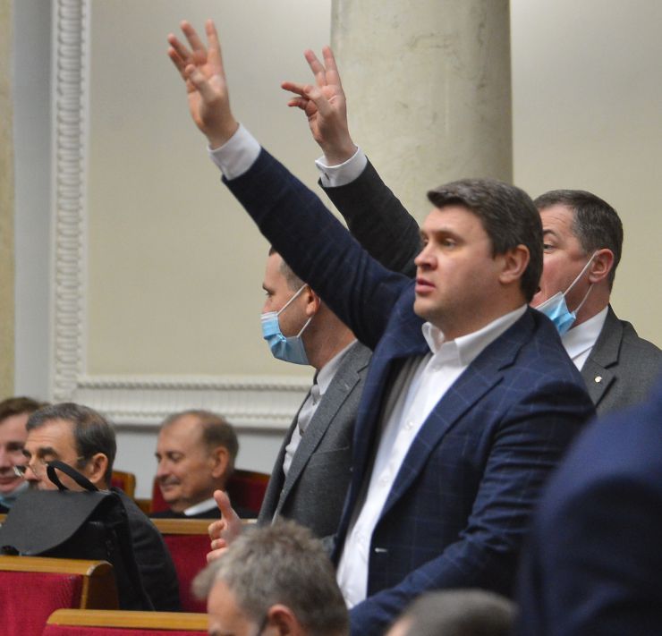 Пленарне засідання Верховної Ради України.

Голова Верховної Ради України Руслан Стефанчук відкрив пленарне засідання.
Руслан Стефанчук зазначив, що сьогодні Міжнародний день пам’яті жертв Голокосту. 
За пропозицією головуючого народні депутати хвилиною мовчання вшанували пам’ять жертв Голокосту.
Прийнято за основу проект Закону 