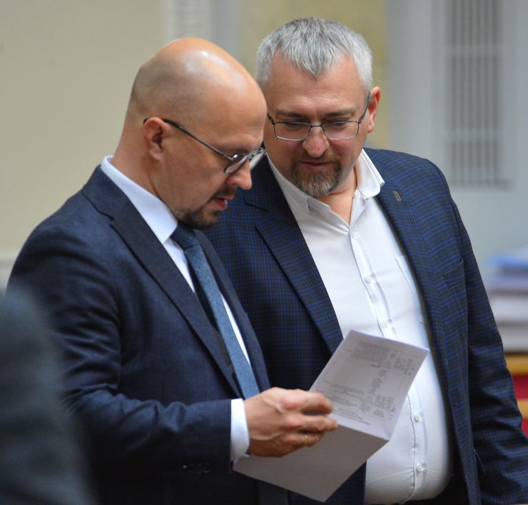 Пленарне засідання Верховної Ради України.

Голова Верховної Ради України Руслан Стефанчук відкрив пленарне засідання.
Руслан Стефанчук зазначив, що сьогодні Міжнародний день пам’яті жертв Голокосту. 
За пропозицією головуючого народні депутати хвилиною мовчання вшанували пам’ять жертв Голокосту.
Прийнято за основу проект Закону 