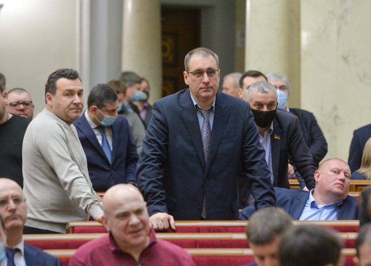 Пленарне засідання Верховної Ради України.
   
Голова Верховної Ради України Руслан Стефанчук відкрив пленарне засідання.
Руслан Стефанчук зазначив, що сьогодні відзначається 30 років з дня затвердження Верховною Радою України Державного Прапора України - національного прапора.
Головуючий повідомив, що у засіданні беруть участь Прем’єр-міністр Денис Шмигаль та члени Кабінету Міністрів. 
Руслан Стефанчук повідомив, що учора на пленарному засіданні було прийнято рішення щодо проведення «години запитань до Уряду» з 10-ї до 12-х години.
Головуючий надав слово для виступу Міністру оборони Олексію Резнікову.
З інформацією щодо подолання пандемії коронавірусу виступив Міністр охорони здоров’я Віктор Ляшко.
Прем'єр-міністр України Дмитро Шмигаль виступив з доповіддю, у якій поінформував народних депутатів щодо викликів та актуальних питань в сфері енергетичної безпеки України.

Голова Верховної Ради України закрив шосту сесію.
В центрі Володимир Воронов, Владлен Неклюдов
