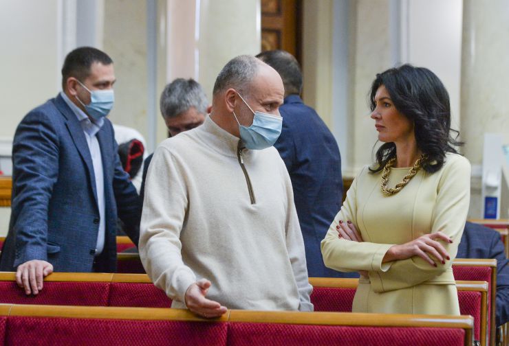Пленарне засідання Верховної Ради України.
   
Голова Верховної Ради України Руслан Стефанчук відкрив пленарне засідання.
Руслан Стефанчук зазначив, що сьогодні відзначається 30 років з дня затвердження Верховною Радою України Державного Прапора України - національного прапора.
Головуючий повідомив, що у засіданні беруть участь Прем’єр-міністр Денис Шмигаль та члени Кабінету Міністрів. 
Руслан Стефанчук повідомив, що учора на пленарному засіданні було прийнято рішення щодо проведення «години запитань до Уряду» з 10-ї до 12-х години.
Головуючий надав слово для виступу Міністру оборони Олексію Резнікову.
З інформацією щодо подолання пандемії коронавірусу виступив Міністр охорони здоров’я Віктор Ляшко.
Прем'єр-міністр України Дмитро Шмигаль виступив з доповіддю, у якій поінформував народних депутатів щодо викликів та актуальних питань в сфері енергетичної безпеки України.

Голова Верховної Ради України закрив шосту сесію.
