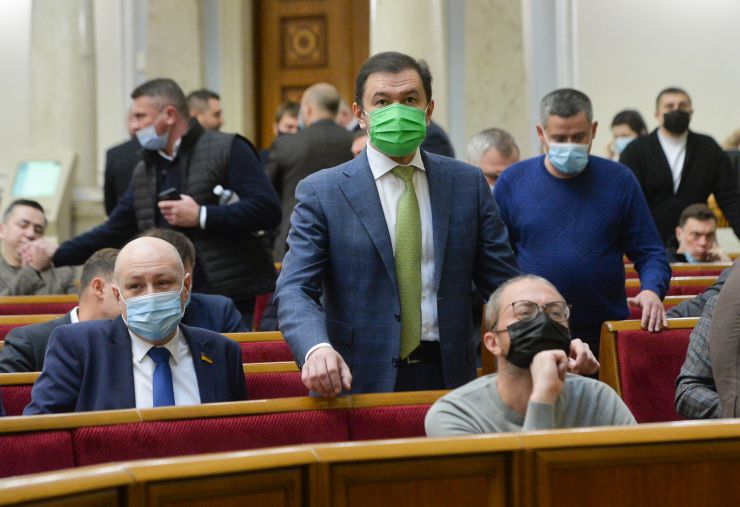 Пленарне засідання Верховної Ради України.
   
Голова Верховної Ради України Руслан Стефанчук відкрив пленарне засідання.
Руслан Стефанчук зазначив, що сьогодні відзначається 30 років з дня затвердження Верховною Радою України Державного Прапора України - національного прапора.
Головуючий повідомив, що у засіданні беруть участь Прем’єр-міністр Денис Шмигаль та члени Кабінету Міністрів. 
Руслан Стефанчук повідомив, що учора на пленарному засіданні було прийнято рішення щодо проведення «години запитань до Уряду» з 10-ї до 12-х години.
Головуючий надав слово для виступу Міністру оборони Олексію Резнікову.
З інформацією щодо подолання пандемії коронавірусу виступив Міністр охорони здоров’я Віктор Ляшко.
Прем'єр-міністр України Дмитро Шмигаль виступив з доповіддю, у якій поінформував народних депутатів щодо викликів та актуальних питань в сфері енергетичної безпеки України.

Голова Верховної Ради України закрив шосту сесію.
