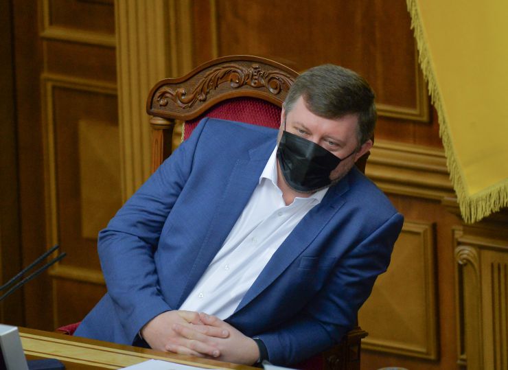 Пленарне засідання Верховної Ради України.
   
Голова Верховної Ради України Руслан Стефанчук відкрив пленарне засідання.
Руслан Стефанчук зазначив, що сьогодні відзначається 30 років з дня затвердження Верховною Радою України Державного Прапора України - національного прапора.
Головуючий повідомив, що у засіданні беруть участь Прем’єр-міністр Денис Шмигаль та члени Кабінету Міністрів. 
Руслан Стефанчук повідомив, що учора на пленарному засіданні було прийнято рішення щодо проведення «години запитань до Уряду» з 10-ї до 12-х години.
Головуючий надав слово для виступу Міністру оборони Олексію Резнікову.
З інформацією щодо подолання пандемії коронавірусу виступив Міністр охорони здоров’я Віктор Ляшко.
Прем'єр-міністр України Дмитро Шмигаль виступив з доповіддю, у якій поінформував народних депутатів щодо викликів та актуальних питань в сфері енергетичної безпеки України.

Голова Верховної Ради України закрив шосту сесію.
Олександр Корнієнко
