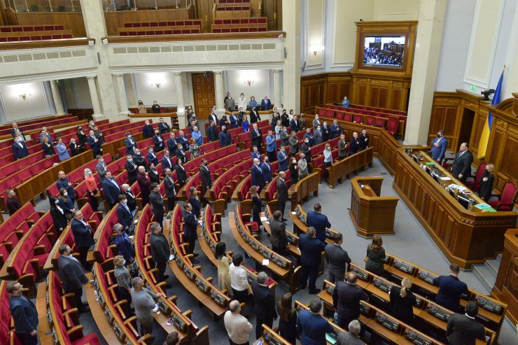 Пленарне засідання Верховної Ради України.
   
Голова Верховної Ради України Руслан Стефанчук відкрив пленарне засідання.
Руслан Стефанчук зазначив, що сьогодні відзначається 30 років з дня затвердження Верховною Радою України Державного Прапора України - національного прапора.
Головуючий повідомив, що у засіданні беруть участь Прем’єр-міністр Денис Шмигаль та члени Кабінету Міністрів. 
Руслан Стефанчук повідомив, що учора на пленарному засіданні було прийнято рішення щодо проведення «години запитань до Уряду» з 10-ї до 12-х години.
Головуючий надав слово для виступу Міністру оборони Олексію Резнікову.
З інформацією щодо подолання пандемії коронавірусу виступив Міністр охорони здоров’я Віктор Ляшко.
Прем'єр-міністр України Дмитро Шмигаль виступив з доповіддю, у якій поінформував народних депутатів щодо викликів та актуальних питань в сфері енергетичної безпеки України.

Голова Верховної Ради України закрив шосту сесію.
