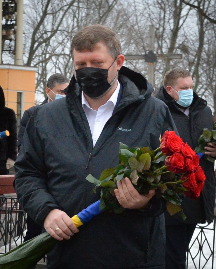 Голова Верховної Ради України Руслан Стефанчук, Перший заступник Голови Верховної Ради Олександр Корнієнко, Заступниця Голови Верховної Ради Олена Кондратюк, голови парламентських комітетів взяли участь у церемонії вшанування пам'яті Героїв Крут на Аскольдовій могилі у Києві.