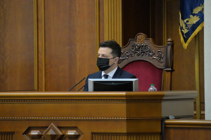 Пленарне засідання Верховної Ради України.

Перший заступник Голови Верховної Ради України Олександр Корнієнко повідомив про заяву від двох фракцій про перерву із заміною на виступ. 
Народний депутат Ігор Гузь в оточенні колег заявив, що українці готові надати рішучу відсіч окупанту, який прийде на нашу землю.
Із заявою від двох фракцій виступив народний депутат Олег Воронько. У заяві йшлося про тиск з боку влади на народних депутатів з об’єднання «Розумна політика».
Із заявою від двох фракцій виступив народний депутат Рустем Умеров.
Володимир Зеленський

