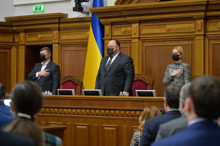 Пленарне засідання Верховної Ради України.

Перший заступник Голови Верховної Ради України Олександр Корнієнко повідомив про заяву від двох фракцій про перерву із заміною на виступ. 
Народний депутат Ігор Гузь в оточенні колег заявив, що українці готові надати рішучу відсіч окупанту, який прийде на нашу землю.
Із заявою від двох фракцій виступив народний депутат Олег Воронько. У заяві йшлося про тиск з боку влади на народних депутатів з об’єднання «Розумна політика».
Із заявою від двох фракцій виступив народний депутат Рустем Умеров.
Руслан Стефанчук
