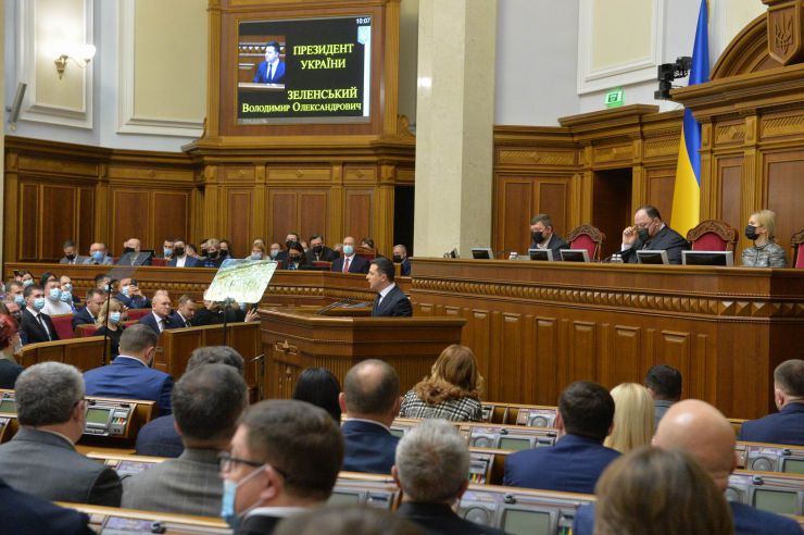 Пленарне засідання Верховної Ради України.

Перший заступник Голови Верховної Ради України Олександр Корнієнко повідомив про заяву від двох фракцій про перерву із заміною на виступ. 
Народний депутат Ігор Гузь в оточенні колег заявив, що українці готові надати рішучу відсіч окупанту, який прийде на нашу землю.
Із заявою від двох фракцій виступив народний депутат Олег Воронько. У заяві йшлося про тиск з боку влади на народних депутатів з об’єднання «Розумна політика».
Із заявою від двох фракцій виступив народний депутат Рустем Умеров.
Володимир Зеленський
