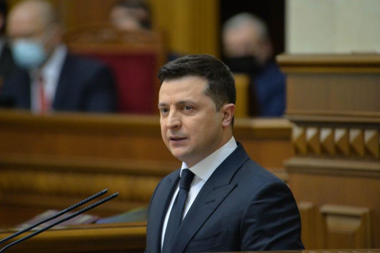 Пленарне засідання Верховної Ради України.

Перший заступник Голови Верховної Ради України Олександр Корнієнко повідомив про заяву від двох фракцій про перерву із заміною на виступ. 
Народний депутат Ігор Гузь в оточенні колег заявив, що українці готові надати рішучу відсіч окупанту, який прийде на нашу землю.
Із заявою від двох фракцій виступив народний депутат Олег Воронько. У заяві йшлося про тиск з боку влади на народних депутатів з об’єднання «Розумна політика».
Із заявою від двох фракцій виступив народний депутат Рустем Умеров.
Володимир Зеленський
