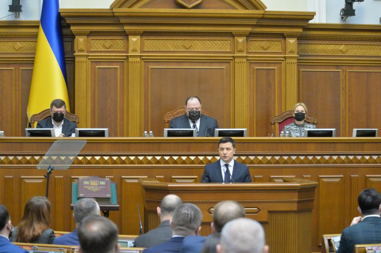 Пленарне засідання Верховної Ради України.

Перший заступник Голови Верховної Ради України Олександр Корнієнко повідомив про заяву від двох фракцій про перерву із заміною на виступ. 
Народний депутат Ігор Гузь в оточенні колег заявив, що українці готові надати рішучу відсіч окупанту, який прийде на нашу землю.
Із заявою від двох фракцій виступив народний депутат Олег Воронько. У заяві йшлося про тиск з боку влади на народних депутатів з об’єднання «Розумна політика».
Із заявою від двох фракцій виступив народний депутат Рустем Умеров.
Володимир Зеленський
