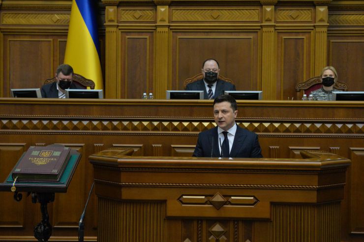 Пленарне засідання Верховної Ради України.

Перший заступник Голови Верховної Ради України Олександр Корнієнко повідомив про заяву від двох фракцій про перерву із заміною на виступ. 
Народний депутат Ігор Гузь в оточенні колег заявив, що українці готові надати рішучу відсіч окупанту, який прийде на нашу землю.
Із заявою від двох фракцій виступив народний депутат Олег Воронько. У заяві йшлося про тиск з боку влади на народних депутатів з об’єднання «Розумна політика».
Із заявою від двох фракцій виступив народний депутат Рустем Умеров.
Володимир Зеленський

