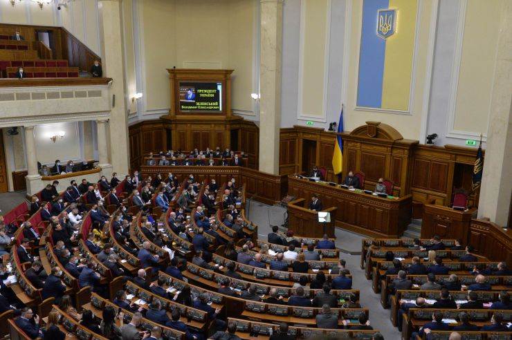Пленарне засідання Верховної Ради України.

Перший заступник Голови Верховної Ради України Олександр Корнієнко повідомив про заяву від двох фракцій про перерву із заміною на виступ. 
Народний депутат Ігор Гузь в оточенні колег заявив, що українці готові надати рішучу відсіч окупанту, який прийде на нашу землю.
Із заявою від двох фракцій виступив народний депутат Олег Воронько. У заяві йшлося про тиск з боку влади на народних депутатів з об’єднання «Розумна політика».
Із заявою від двох фракцій виступив народний депутат Рустем Умеров.
