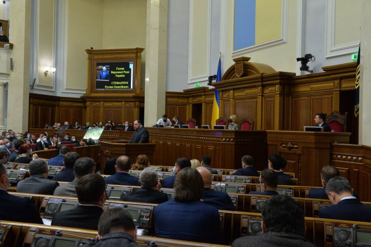 Пленарне засідання Верховної Ради України.

Перший заступник Голови Верховної Ради України Олександр Корнієнко повідомив про заяву від двох фракцій про перерву із заміною на виступ. 
Народний депутат Ігор Гузь в оточенні колег заявив, що українці готові надати рішучу відсіч окупанту, який прийде на нашу землю.
Із заявою від двох фракцій виступив народний депутат Олег Воронько. У заяві йшлося про тиск з боку влади на народних депутатів з об’єднання «Розумна політика».
Із заявою від двох фракцій виступив народний депутат Рустем Умеров.
