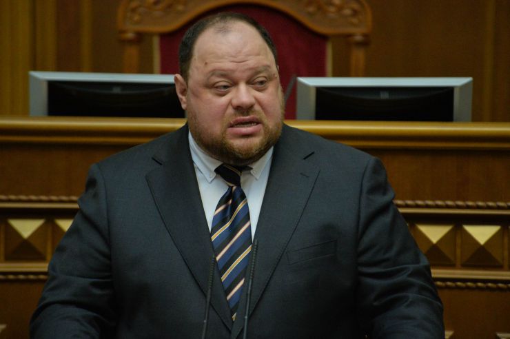 Пленарне засідання Верховної Ради України.

Перший заступник Голови Верховної Ради України Олександр Корнієнко повідомив про заяву від двох фракцій про перерву із заміною на виступ. 
Народний депутат Ігор Гузь в оточенні колег заявив, що українці готові надати рішучу відсіч окупанту, який прийде на нашу землю.
Із заявою від двох фракцій виступив народний депутат Олег Воронько. У заяві йшлося про тиск з боку влади на народних депутатів з об’єднання «Розумна політика».
Із заявою від двох фракцій виступив народний депутат Рустем Умеров.
Руслан Стефанчук
