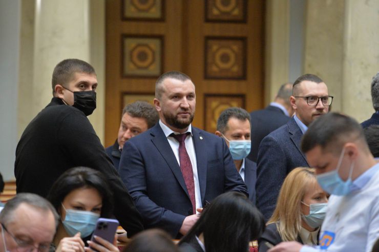 Пленарне засідання Верховної Ради України.

Перший заступник Голови Верховної Ради України Олександр Корнієнко повідомив про заяву від двох фракцій про перерву із заміною на виступ. 
Народний депутат Ігор Гузь в оточенні колег заявив, що українці готові надати рішучу відсіч окупанту, який прийде на нашу землю.
Із заявою від двох фракцій виступив народний депутат Олег Воронько. У заяві йшлося про тиск з боку влади на народних депутатів з об’єднання «Розумна політика».
Із заявою від двох фракцій виступив народний депутат Рустем Умеров.
