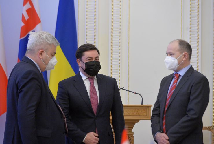 Зустріч Голови Верховної Ради України Руслана Стефанчука з міністрами закордонних справ Чеської республіки, республіки Австрія, Словацької республіки. Штучний

Візит Міністрів закордонних справ є потужним сигналом підтримки України з боку Чехії, Словаччини та Австрії. Про це зазначив Голова Верховної Ради України Руслан Стефанчук під час зустрічі з міністрами закордонних справ: Чеської Республіки – Яном Ліпавськи, Республіки Австрія – Александром Шалленбергом та Словацької Республіки – Іваном Корчоком.
