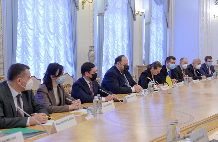 Зустріч Голови Верховної Ради України Руслана Стефанчука з міністрами закордонних справ Чеської республіки, республіки Австрія, Словацької республіки/

Візит Міністрів закордонних справ є потужним сигналом підтримки України з боку Чехії, Словаччини та Австрії. Про це зазначив Голова Верховної Ради України Руслан Стефанчук під час зустрічі з міністрами закордонних справ: Чеської Республіки – Яном Ліпавськи, Республіки Австрія – Александром Шалленбергом та Словацької Республіки – Іваном Корчоком.
