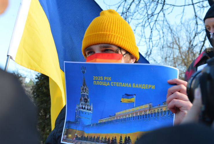 Марш Єдності за Україну в Києві.
 У Києві 12 лютого близько тисячі людей вийшли на Марш єдності за Україну на тлі загрози військового вторгнення Росії на українську територію. Учасники пройшли ходою від парку Шевченка до Майдану Незалежності. 
