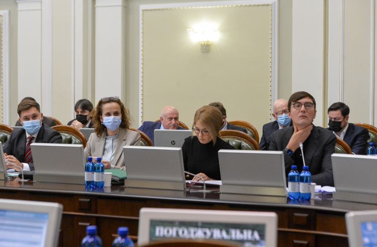 Засідання Погоджувальної ради депутатських фракцій (депутатських груп).

Голова Верховної Ради України Руслан Стефанчук, відкриваючи засідання Погоджувальної ради депутатських фракцій (депутатських груп), акцентував на безпековій ситуації в країні.
Юлія Клименко, Юлія Тимошенко, Андрій Мотовиловець
