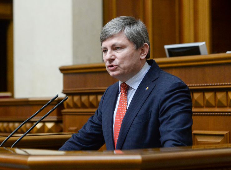 Пленарне засідання Верховної Ради України.
   
Голова Верховної Ради України Руслан Стефанчук відкрив пленарне засідання. 
Головуючий надав слово для виступів з оголошеннями, повідомленнями, пропозиціями представникам депутатських фракцій і груп.
Прийнято Закон 