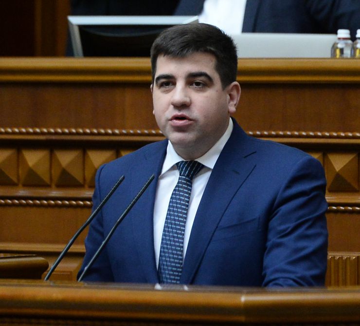 Пленарне засідання Верховної Ради України.
   
Голова Верховної Ради України Руслан Стефанчук відкрив пленарне засідання. 
Головуючий надав слово для виступів з оголошеннями, повідомленнями, пропозиціями представникам депутатських фракцій і груп.
Прийнято Закон 