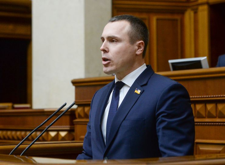Пленарне засідання Верховної Ради України.
   
Голова Верховної Ради України Руслан Стефанчук відкрив пленарне засідання. 
Головуючий надав слово для виступів з оголошеннями, повідомленнями, пропозиціями представникам депутатських фракцій і груп.
Прийнято Закон 