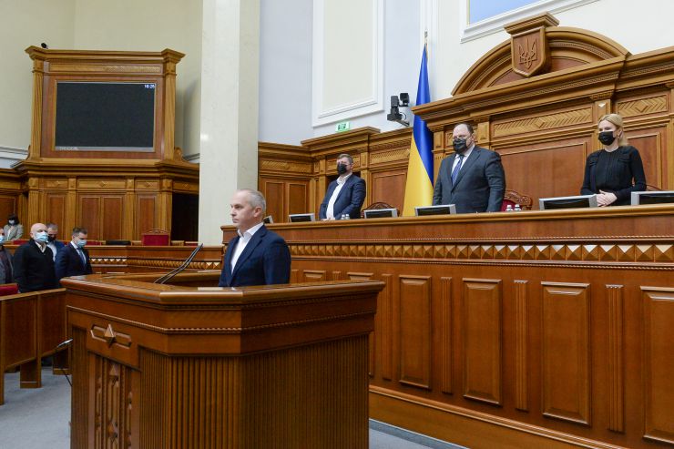 Пленарне засідання Верховної Ради України.
   
Голова Верховної Ради України Руслан Стефанчук відкрив пленарне засідання. 
Головуючий надав слово для виступів з оголошеннями, повідомленнями, пропозиціями представникам депутатських фракцій і груп.
Прийнято Закон 