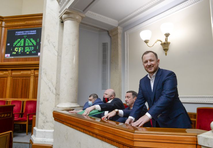 Пленарне засідання Верховної Ради України.
   
Голова Верховної Ради України Руслан Стефанчук відкрив пленарне засідання. 
Головуючий надав слово для виступів з оголошеннями, повідомленнями, пропозиціями представникам депутатських фракцій і груп.
Прийнято Закон 