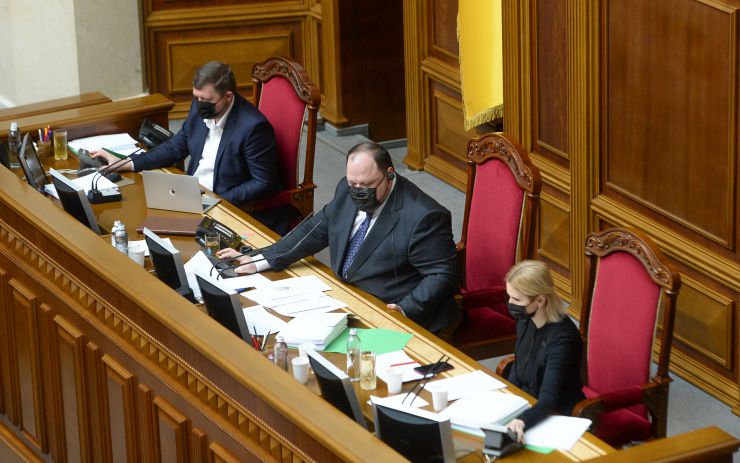 Пленарне засідання Верховної Ради України.
   
Голова Верховної Ради України Руслан Стефанчук відкрив пленарне засідання. 
Головуючий надав слово для виступів з оголошеннями, повідомленнями, пропозиціями представникам депутатських фракцій і груп.
Прийнято Закон 