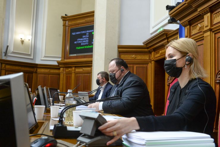 Пленарне засідання Верховної Ради України.
   
Голова Верховної Ради України Руслан Стефанчук відкрив пленарне засідання. 
Головуючий надав слово для виступів з оголошеннями, повідомленнями, пропозиціями представникам депутатських фракцій і груп.
Прийнято Закон 