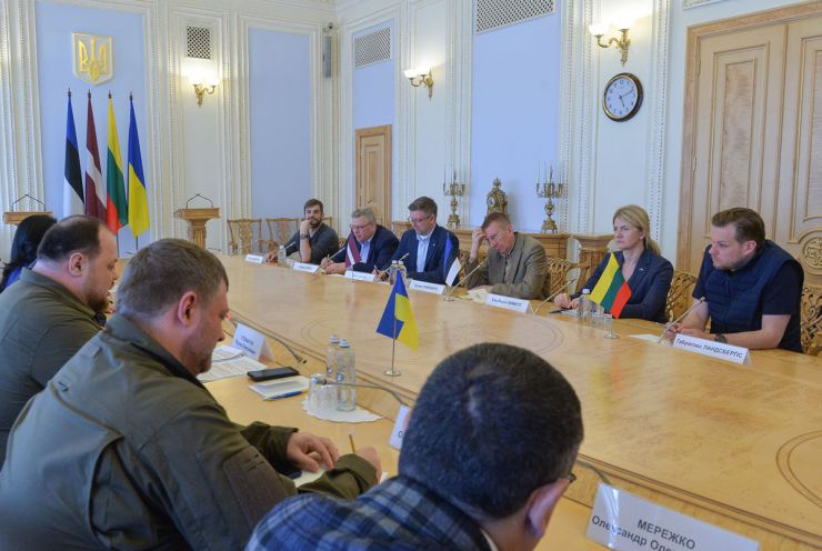 Голова Верховної Ради України Руслан Стефанчук  провів зустріч з міністром закордонних справ Естонської Республіки Евою-Марією Лійметс, міністром закордонних справ Латвійської Республіки Едгарсом Рінкевичсом та міністром закордонних справ Литовської Республіки Габріелюсом Ландсбергісом.