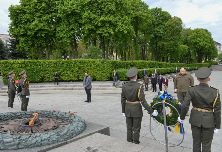Голова Верховної Ради України Руслан Стефанчук разом із Президентом Стортингу Королівства Норвегія Масудом Гаракхані вшанували пам’ять загиблих у Другій світовій війні та полеглих захисників України в російсько-українській війні.